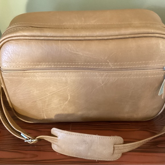 Small Dionite travel bag - Picture 2 of 11